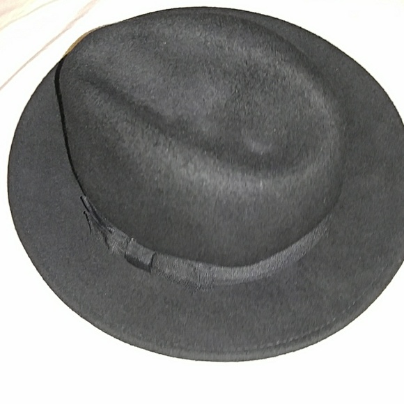 BLACK WHITE HOUSE BLACK MARKET BLACK FLEAT. HAT - Picture 7 of 8